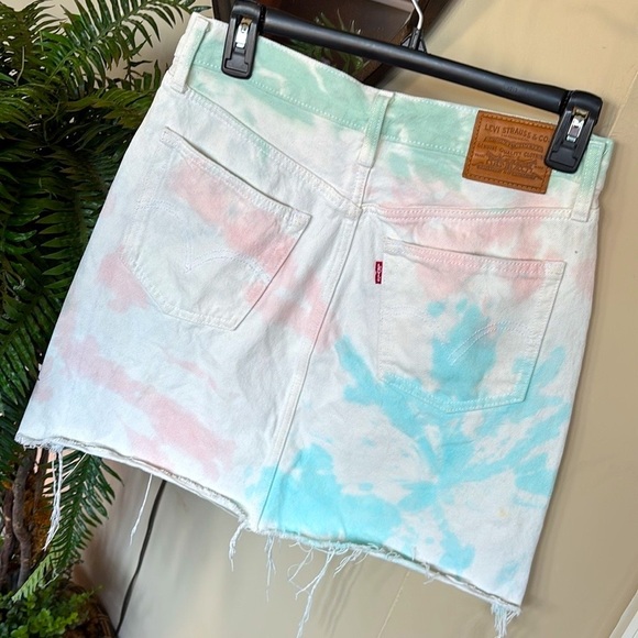 Levi's Premium High-Rise Deconstructed Jean Skirt White Pastel Tie Dye Denim - Picture 9 of 16
